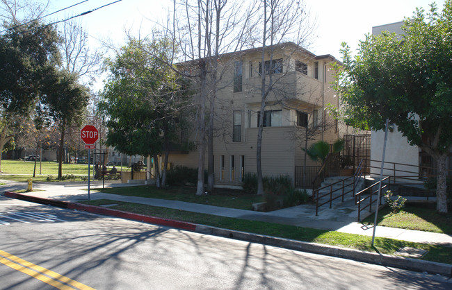 710 E Maple St in Glendale, CA - Building Photo - Building Photo