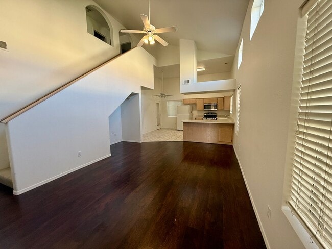 10736 Calle Raquel in Yuma, AZ - Foto de edificio - Building Photo