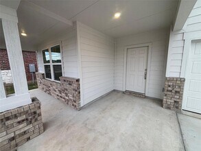 221 Rodney Boat Rd in Kyle, TX - Foto de edificio - Building Photo