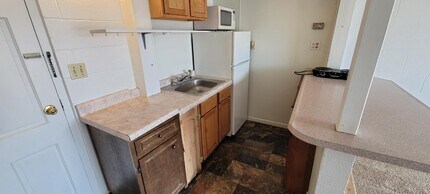 112 E Cherry St in Vermillion, SD - Foto de edificio - Building Photo