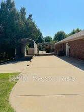 12000 Hollyrock Dr in Yukon, OK - Building Photo - Building Photo