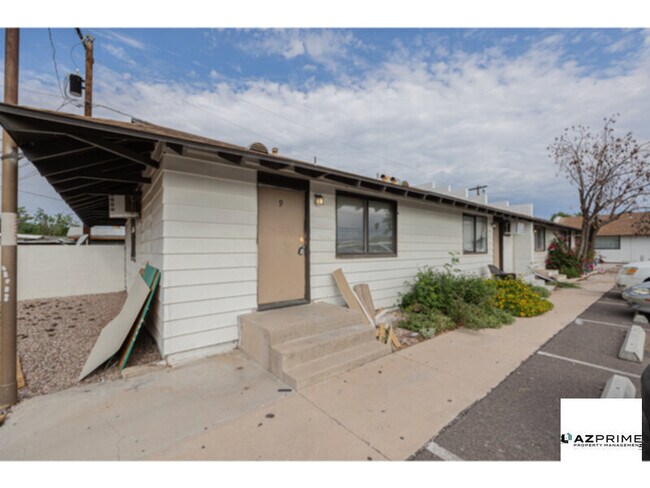 property at 864 W Chandler Blvd