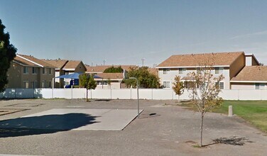 451 N Broadway St in Fallon, NV - Building Photo - Building Photo