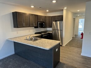 7 Ventura Dr in East Hanover, NJ - Building Photo - Building Photo
