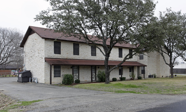 Wagon Wheel Apartments in Round Rock, TX - Building Photo - Building Photo