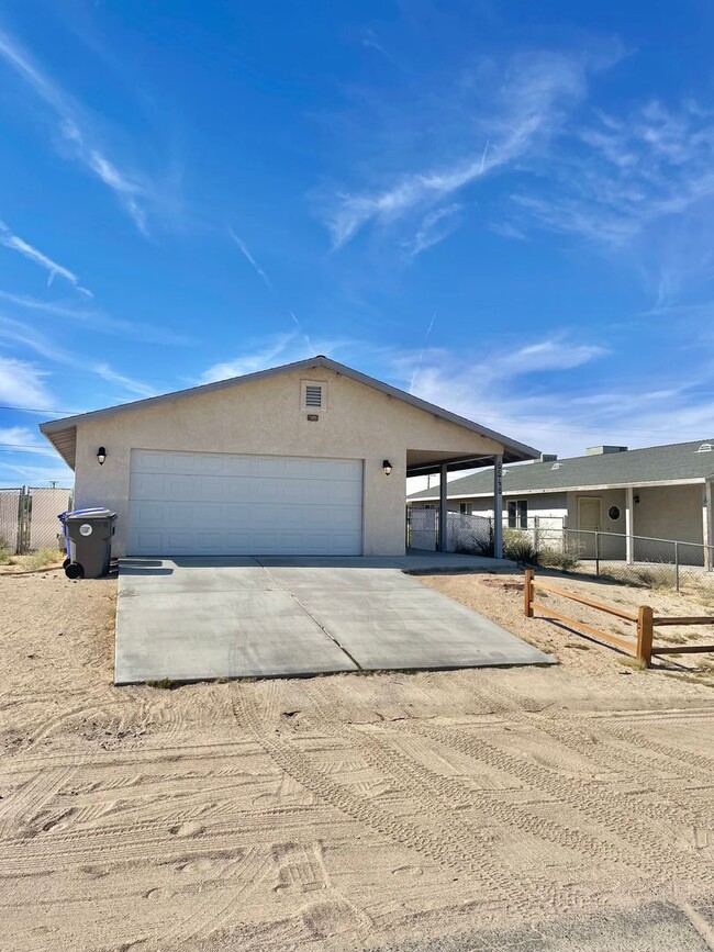 6548 Juniper Ave in Twentynine Palms, CA - Foto de edificio - Building Photo