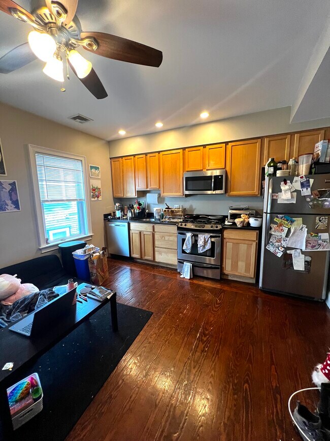 180 Hillside St, Unit 3
