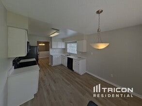 1507 Crossridge Dr in Brandon, FL - Building Photo - Building Photo