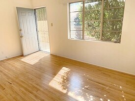 4034 Camero Ave, Unit 4034 in Los Angeles, CA - Building Photo