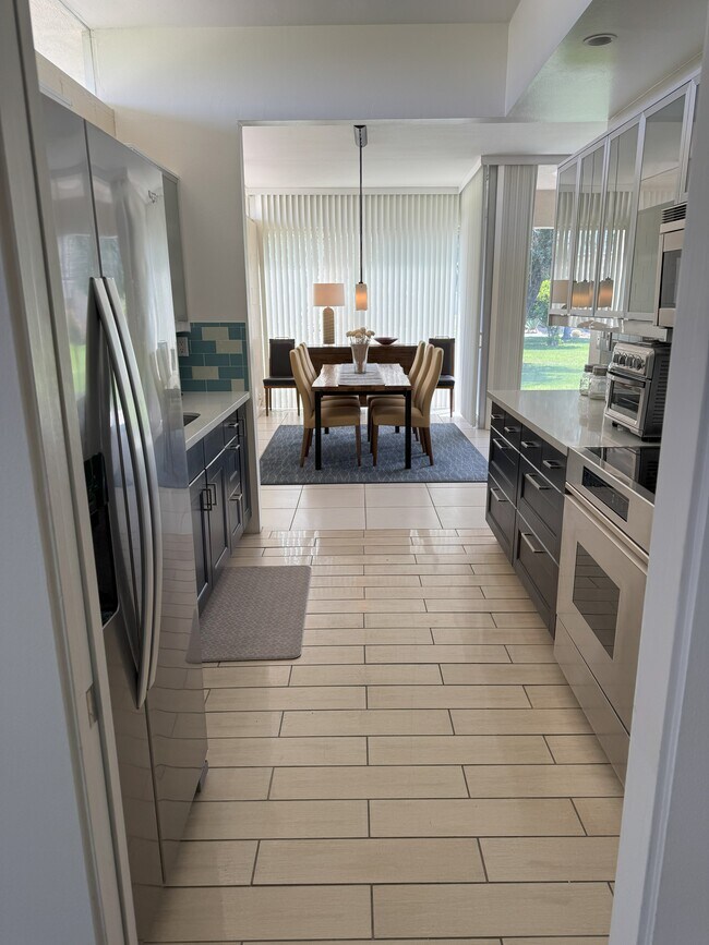 215 Desert Lakes Dr, Unit Mid Century Luxury in Palm Springs, CA - Foto de edificio - Building Photo