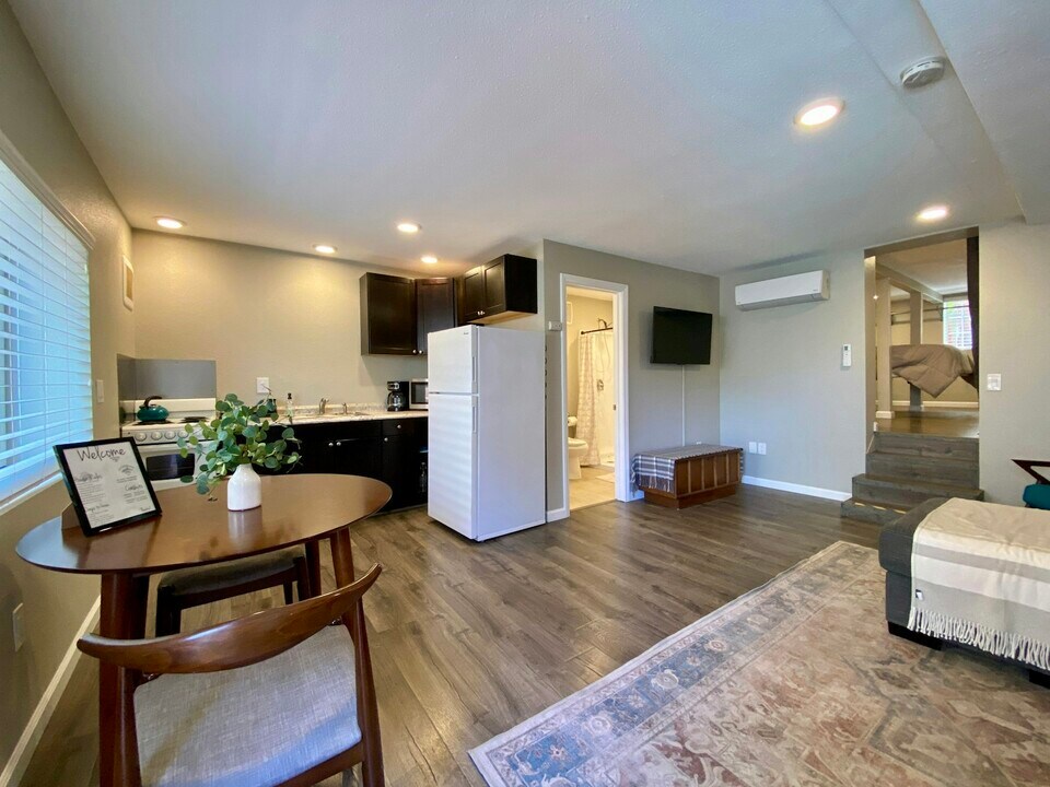 4679 Esther St in San Diego, CA - Building Photo