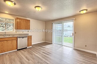 14005 NE 70th St in Vancouver, WA - Building Photo - Building Photo
