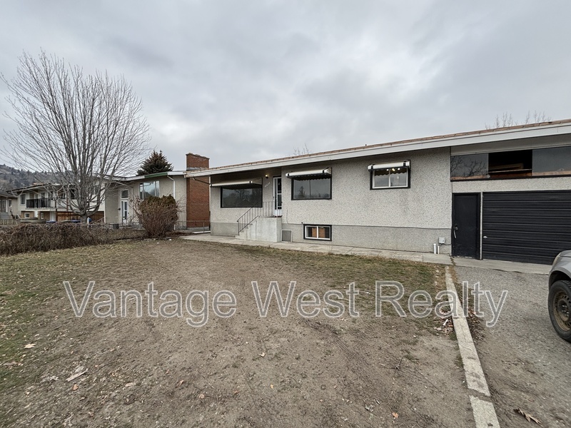 1395 Gordon Dr in Kelowna, BC - Building Photo