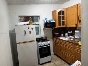 343 W 42nd St in Hialeah, FL - Building Photo - Building Photo