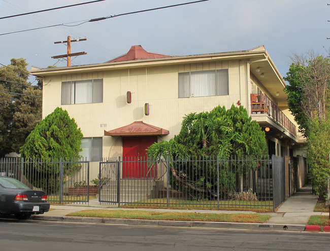 4443 Clayton Ave in Los Angeles, CA - Building Photo - Building Photo