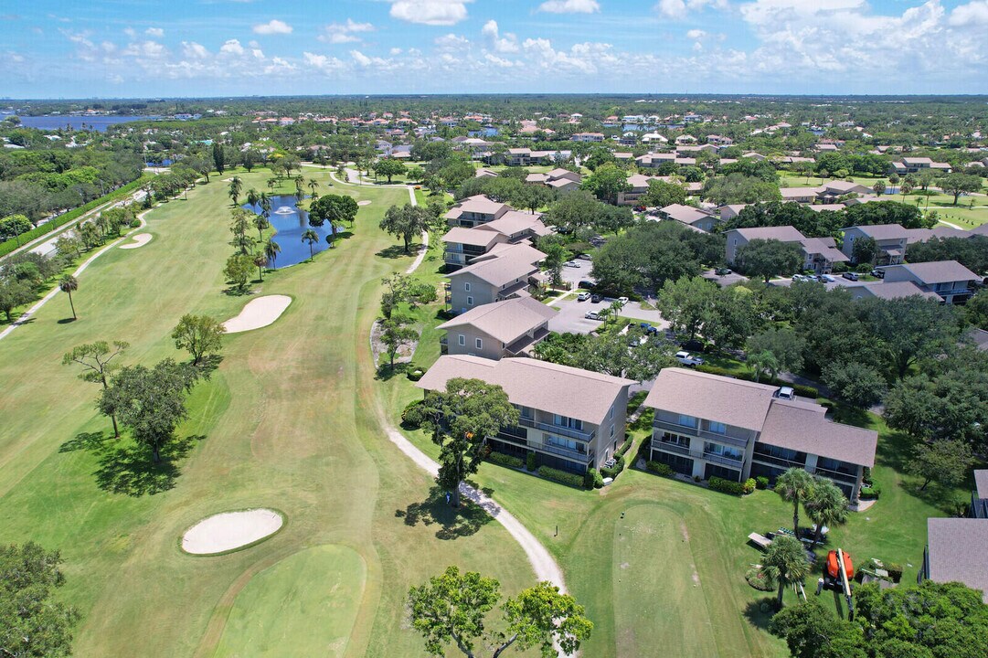 18429 SE Wood Haven Ln in Jupiter, FL - Building Photo