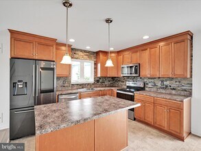 87 Farm House Ln in York, PA - Building Photo - Building Photo