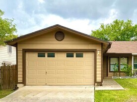 8425 Dixon Ridge Dr in San Antonio, TX - Building Photo