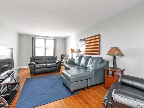 83-40 Austin St, Unit 112 in Queens, NY - Building Photo - Building Photo