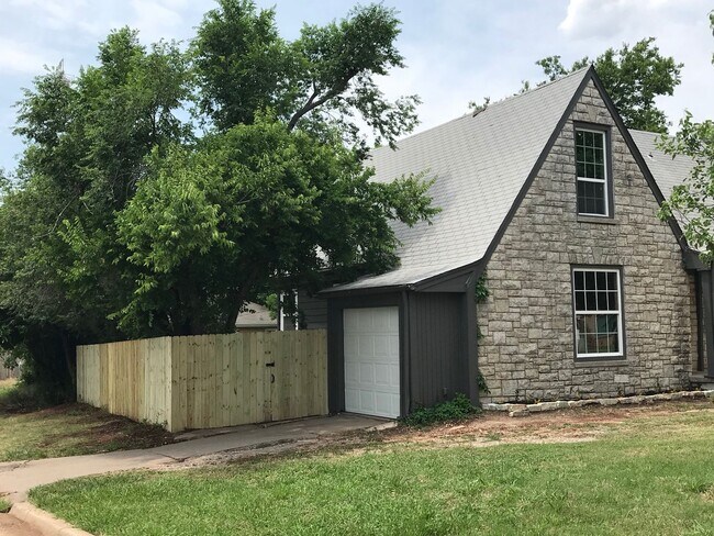 836 NE 25th St in Oklahoma City, OK - Building Photo - Building Photo