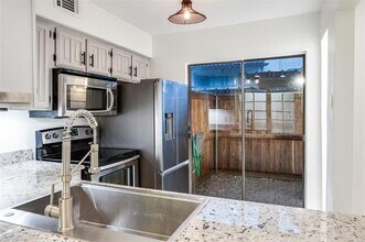 5626 Preston Oaks Rd in Dallas, TX - Building Photo - Building Photo