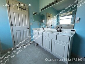 2402 Bluffcrest Ln in Cincinnati, OH - Building Photo - Building Photo