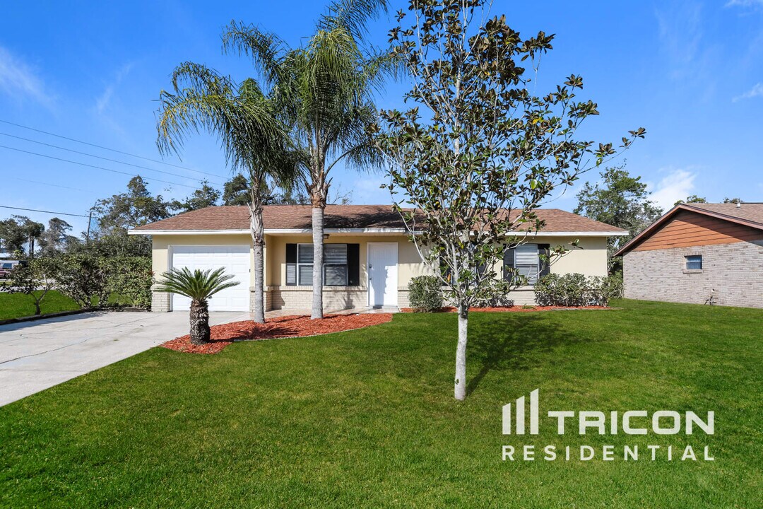 900 Watt Cir in Deltona, FL - Building Photo