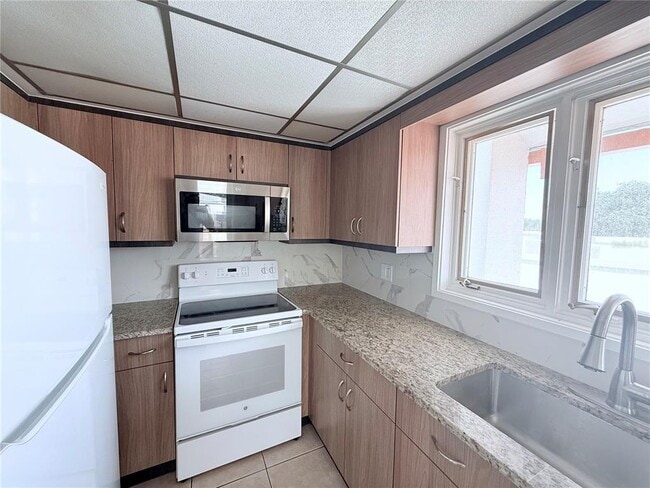 735 Dodecanese Blvd in Tarpon Springs, FL - Building Photo - Building Photo