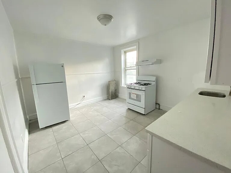 362 E 198th St in Bronx, NY - Foto de edificio