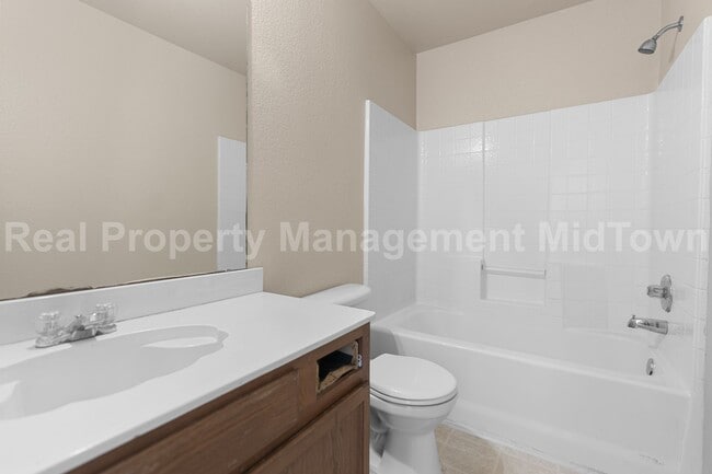 411 Cranbrook Ln in Grand Prairie, TX - Building Photo - Building Photo