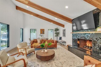 2100 Apricot Glen Dr in Austin, TX - Foto de edificio - Building Photo