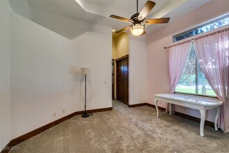 549 Regents Gate Dr in Henderson, NV - Building Photo - Building Photo