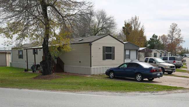 Tanner Road Mobile Home Park in Houston, TX - Building Photo - Building Photo