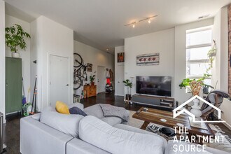 2401 W North Ave in Chicago, IL - Building Photo - Building Photo