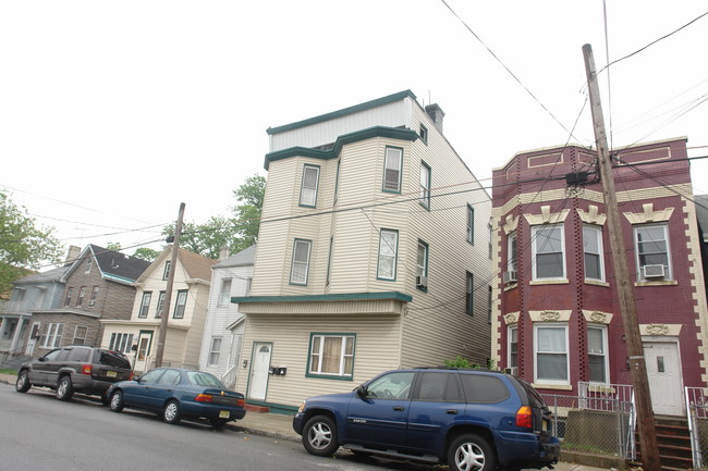 181 Washington St in Perth Amboy, NJ - Building Photo - Building Photo