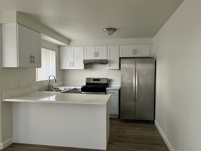 1615 W 205th St, Unit 3 in Torrance, CA - Foto de edificio - Building Photo