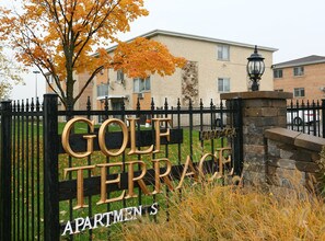 9600 Golf Ter in Des Plaines, IL - Building Photo - Building Photo