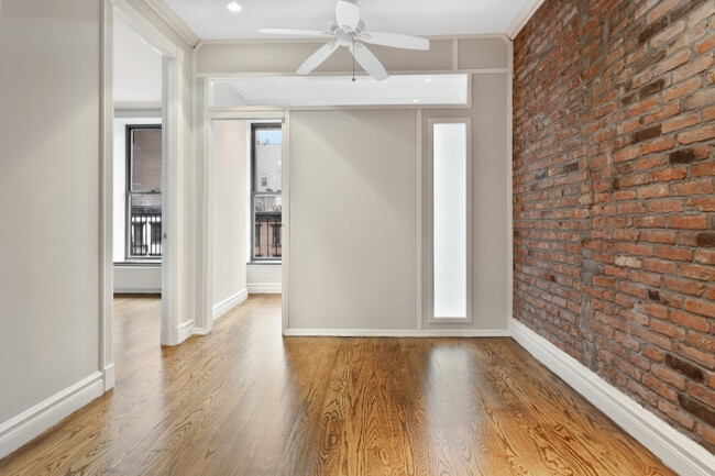 202 E 13th St, Unit 3E in New York, NY - Foto de edificio - Building Photo