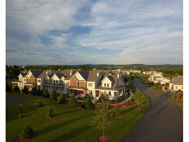 Deer Valley Townhomes in Ellington, CT - Building Photo