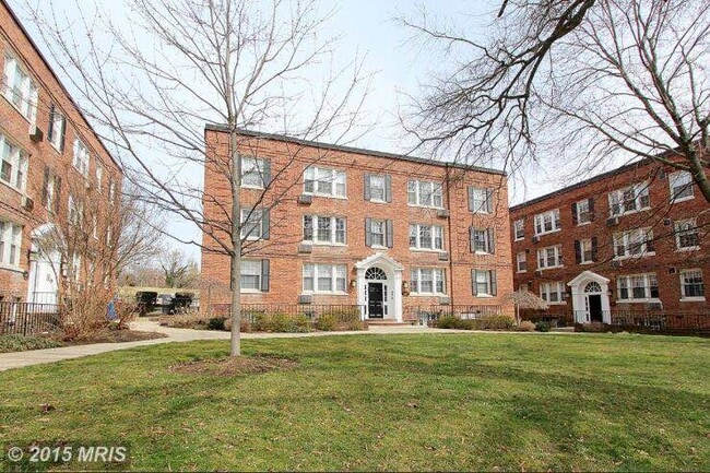 4471 MacArthur Blvd NW, Unit 102