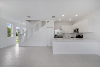 733 SE 13th St Cir in Homestead, FL - Building Photo - Building Photo