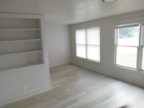 630 W King Ave, Unit 630 W King, Unit E in Kingsville, TX - Foto de edificio - Building Photo