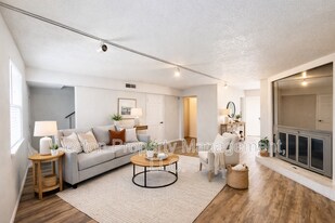 6054 Northwest Expy in Oklahoma City, OK - Building Photo