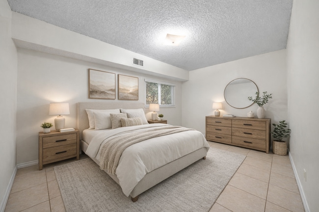 1337 Douglas St in Los Angeles, CA - Building Photo - Building Photo