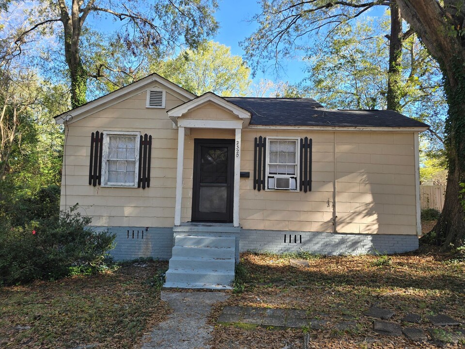 2320 Byrnes Dr in Columbia, SC - Building Photo