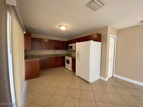 1039 NE 13th Ave in Cape Coral, FL - Building Photo - Building Photo
