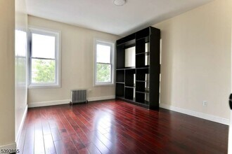 255 Magnolia Ave in Elizabeth, NJ - Building Photo - Building Photo