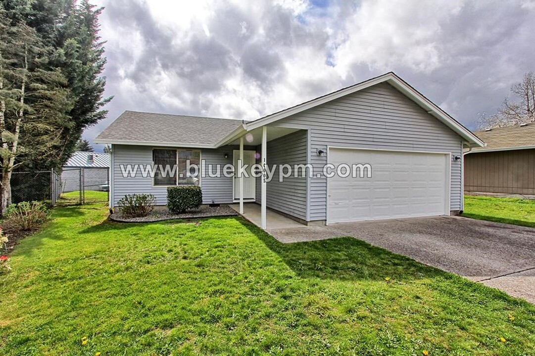 14005 NE 70th St in Vancouver, WA - Building Photo