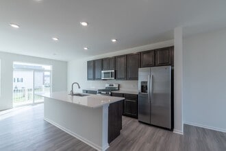 605 Brook Ct in Oswego, IL - Building Photo - Building Photo