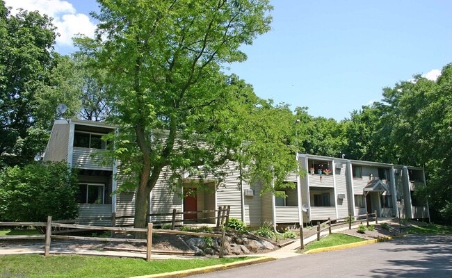 Nature Valley Apartments in Madison, WI - Foto de edificio - Building Photo